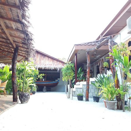 Alvi Star Inn Thulhaadhoo Exterior photo